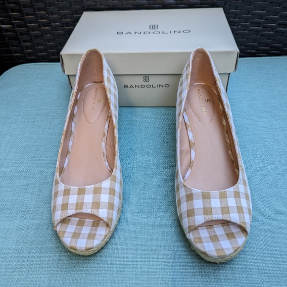 NWOT 7.5M Bandolino Peep Toe, Slip On Wedge White & Tan Espadrilles - Picture 3 of 10